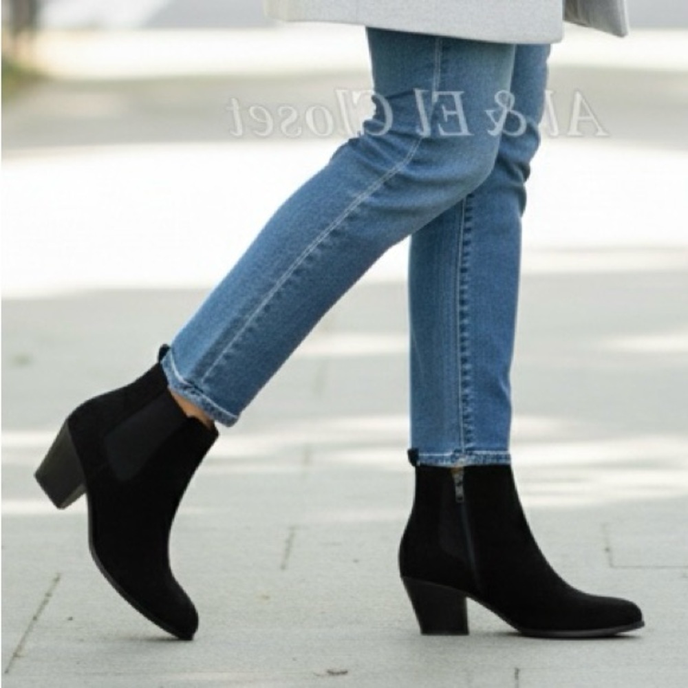 DV by Dolce Vita Collyns Black Faux Suede Ankle Booties Size 7.5 New With Box